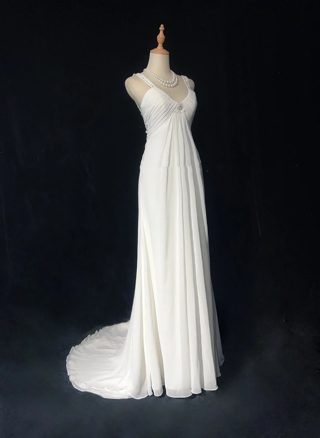Simple White Prom Dresses A line V Neck Chiffon Sleeveless With Beaded Semi Formal Evening Dress N3820