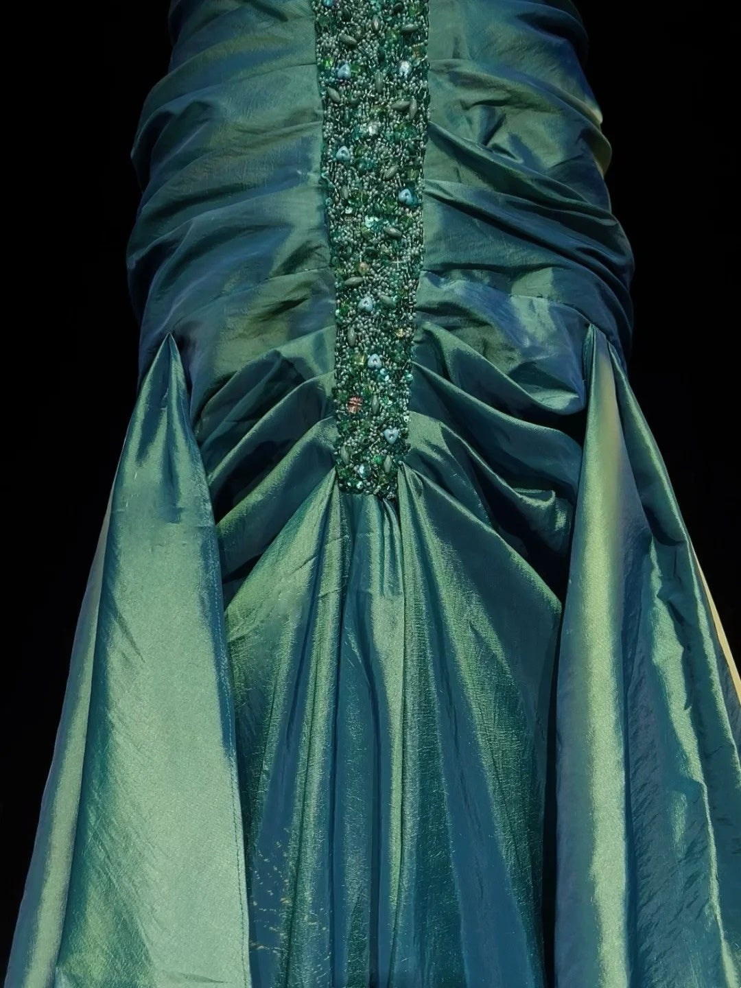 Elegant Prom Dresses Mermaid Sweetheart Green Taffeta With Beaded Sleeveless Long Formal Gown N2896