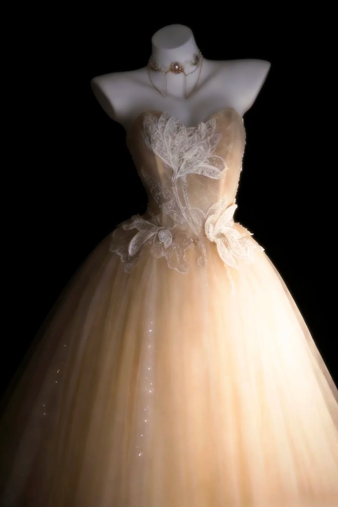 Modest Prom Dresses Ball Gown Strapless Champagne Tulle With Appliqued Long Quince Dress N2973
