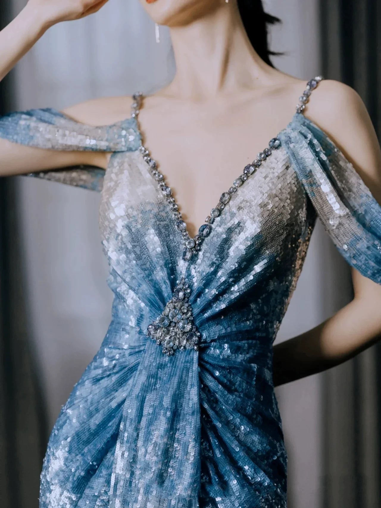 Modest Mermaid V Neck Ombre Blue Sequins With Pleated Prom Dresses Inspiration Long Party Evening Dress 19th Birthday Outfits AB2278