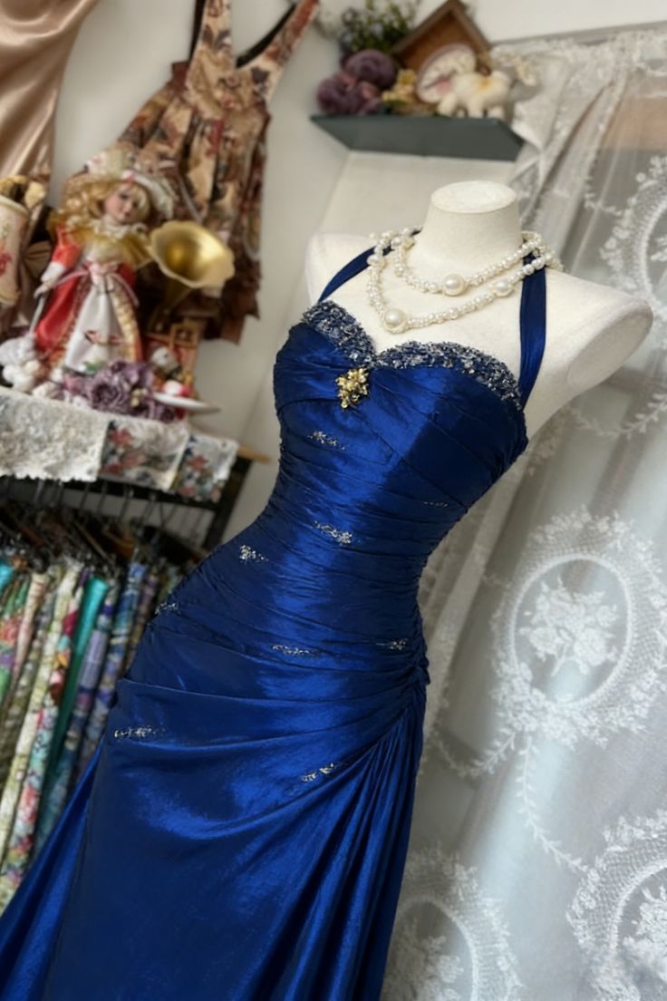 Vintage Halter Sheath Long Prom Dresses Beaded Satin Blue Evening Dresses Sleeveless Birthday Dress N1781